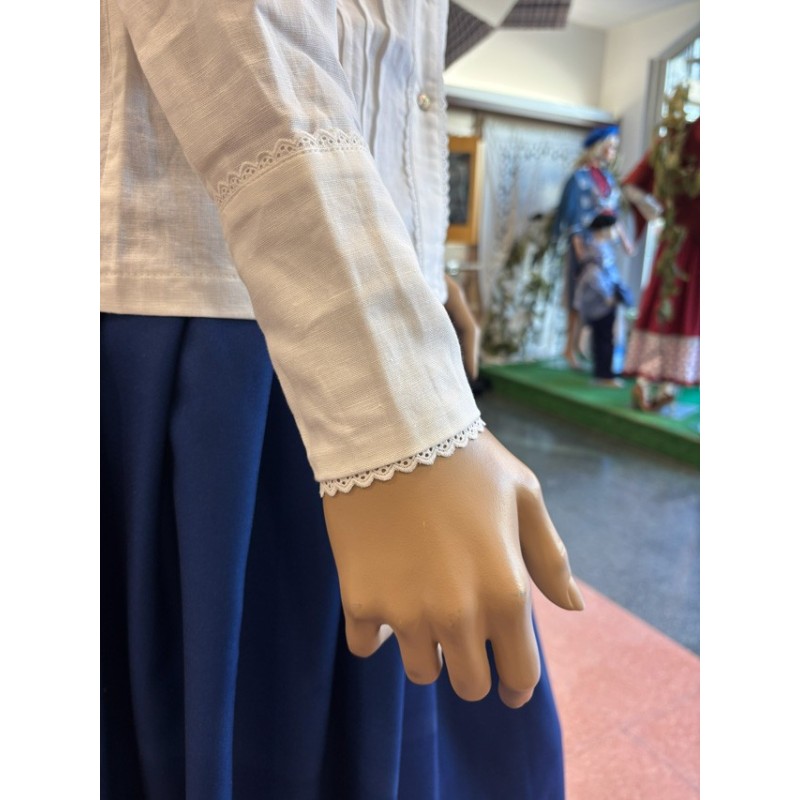 Traje vasco de mujer con falda floreada y corpiño azul de ondas