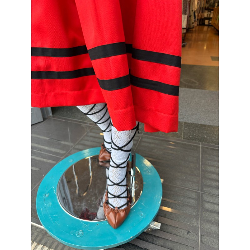 Traje vasco de mujer con falda tradicional poxpolina roja