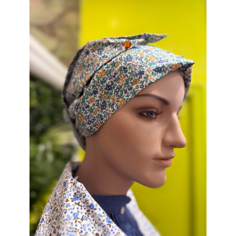 Traje vasco de mujer con falda bordada de lauburu y eguzkilore