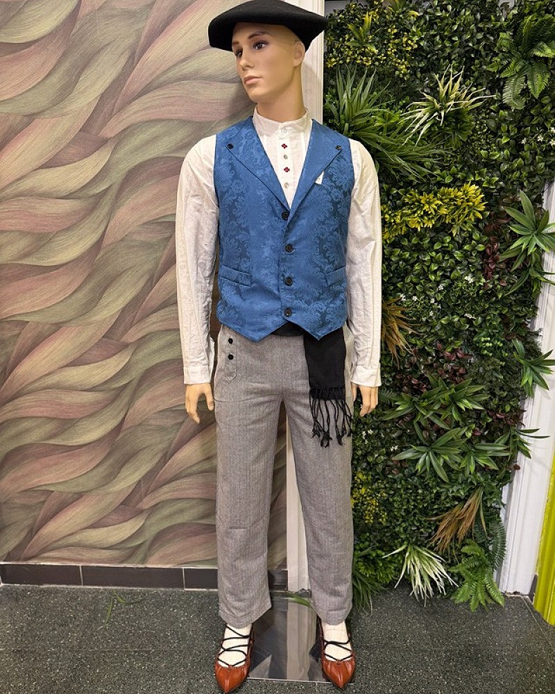 Traje vasco hombre con chaleco azul y gerriko negro - traje de baserritarra regional vasco completo
