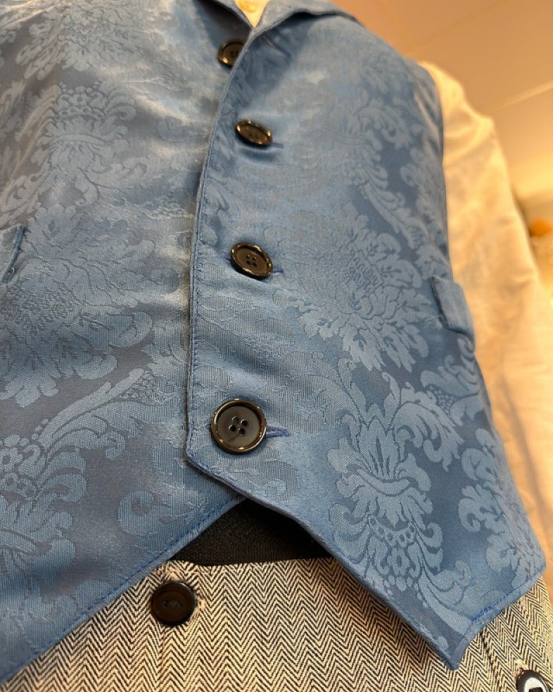Traje vasco hombre con chaleco azul y gerriko negro - traje de baserritarra regional vasco completo