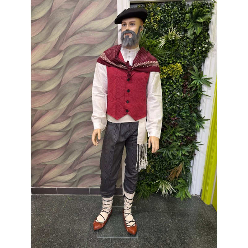 Euskal jantzia granatetxalekoarekin