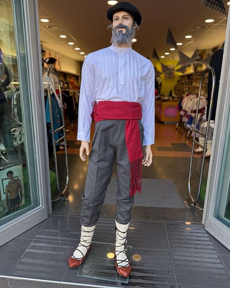 Traje vasco hombre con camisa de lorzas tradicional - traje de baserritarra típico regional vasco