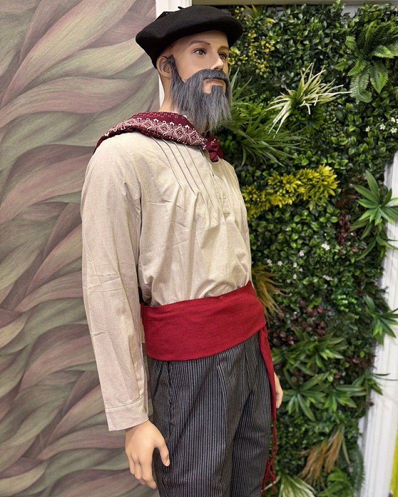 Traje vasco hombre con chaleco negro y pañuelo granate - traje de baserritarra regional vasco tradicional