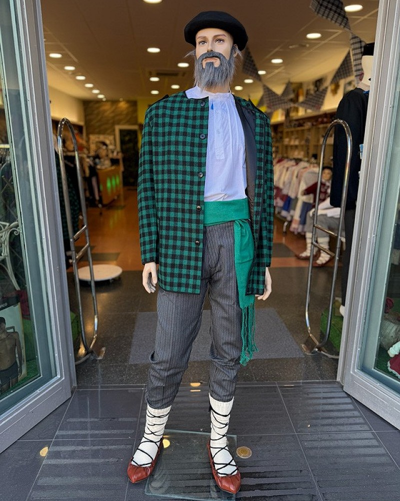 Traje vasco hombre con kaiku verde y pantalón de rayas - traje de baserritarra regional vasco completo