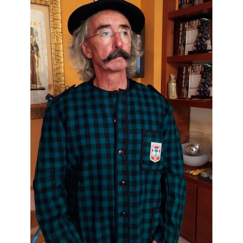 Traje vasco hombre con kaiku verde y pantalón rayas