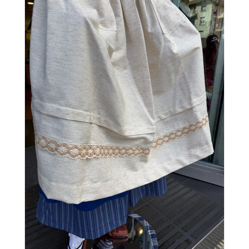 Delantal vasco tostado tradicional con encaje ropa vasca mujer
