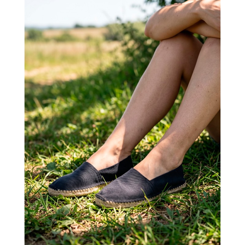 Oihalezko abarketa beltzak, jutezko zoladun estilo tradizionalekoak