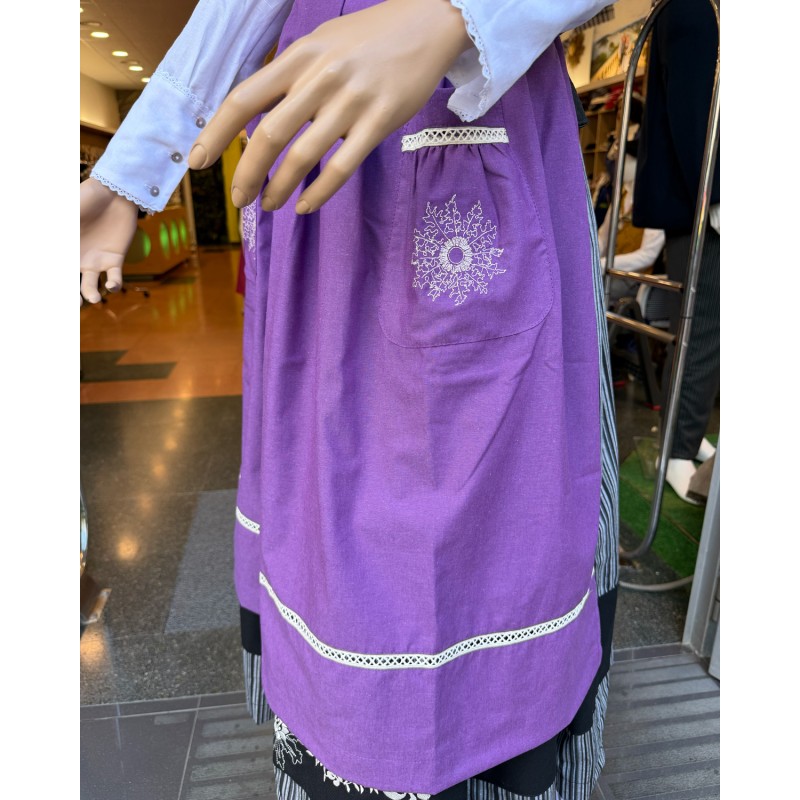 Delantal vasco morado con eguzkilore bordado y bolsillos