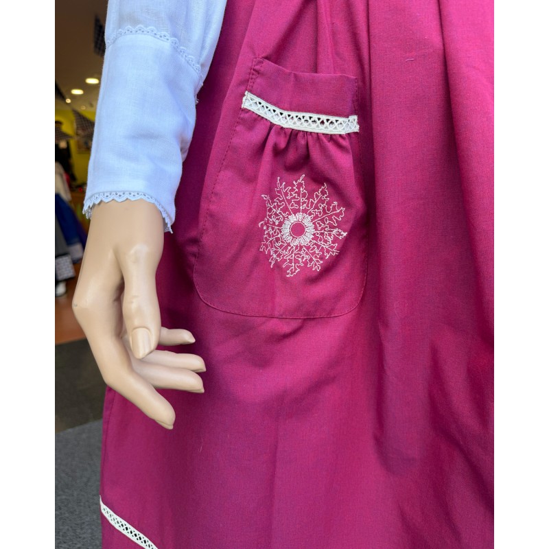 Delantal vasco granate con eguzkilore bordado y acabado tradicional