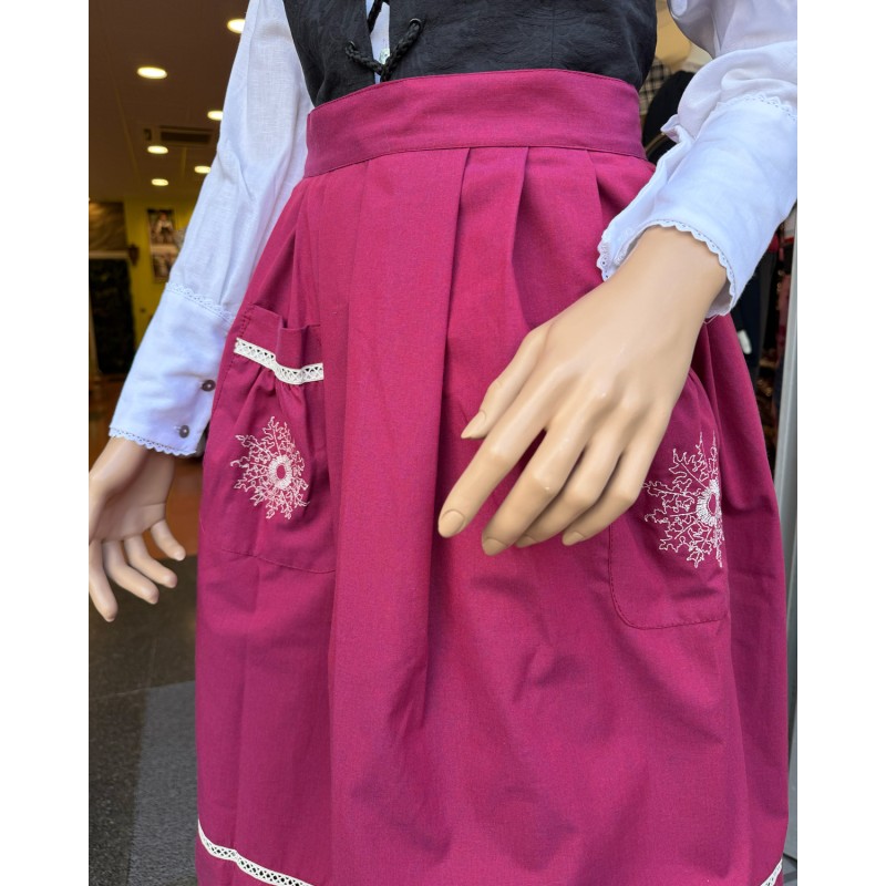 Delantal vasco granate con eguzkilore bordado y acabado tradicional