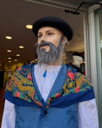 Pañuelo vasco azul estilo portugués con estampado tradicional