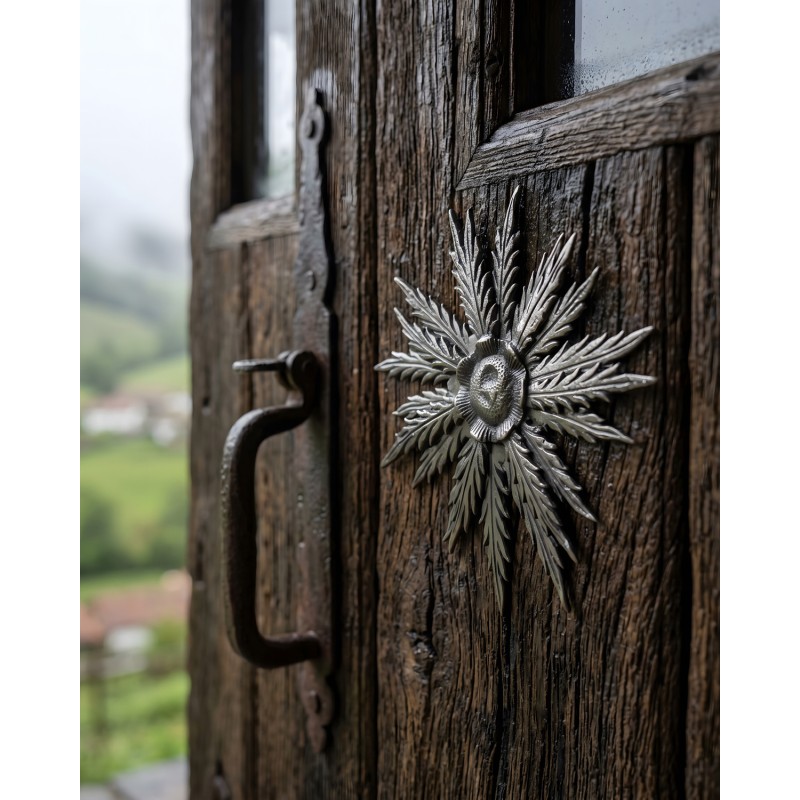 Eguzkilore metálico para puerta decoración caserío protección tradicional vasca