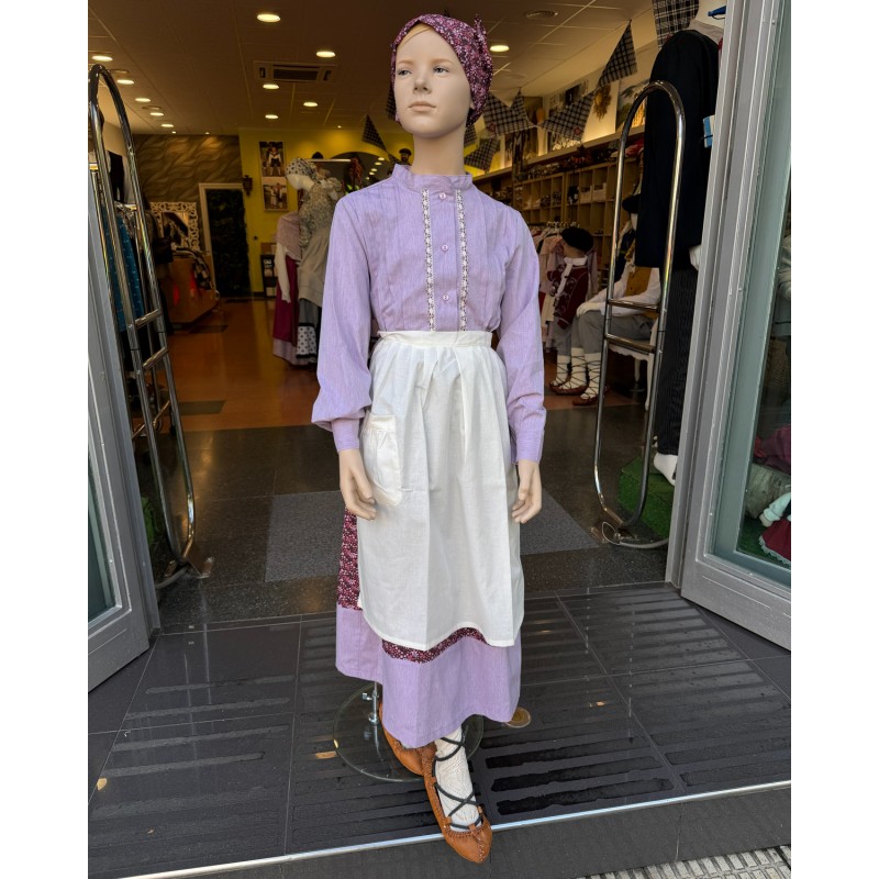 Traje Tradicional Vasco de Niña con Delantal y Pañuelo