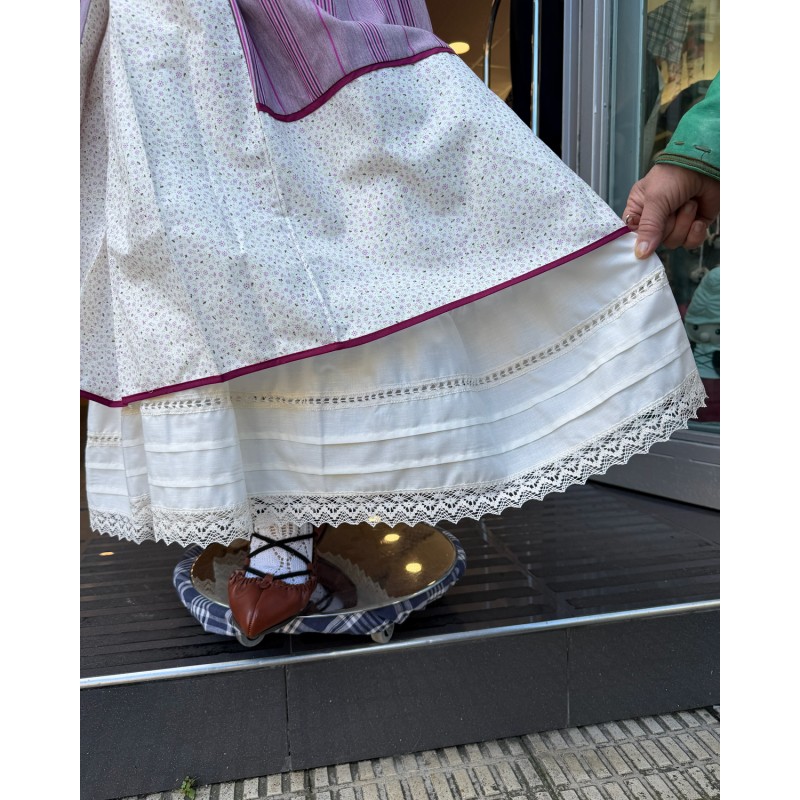 Falda Vasca Rosa Floral con Pañuelo Euskal Jantzia