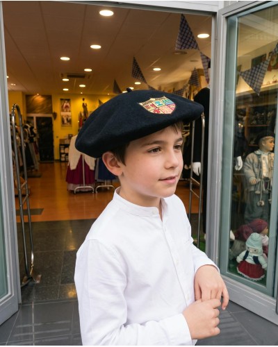 Boina con escudo para niño O276