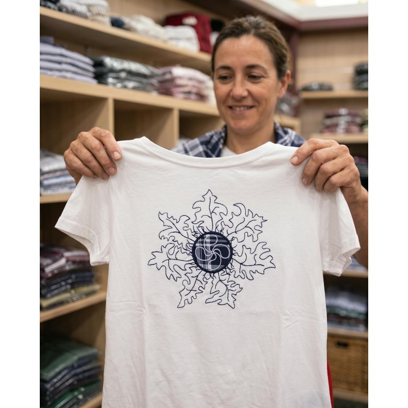 Camiseta Eguzkiburu Blanca de Manga Corta para Mujer - Eguzkilore y Lauburu