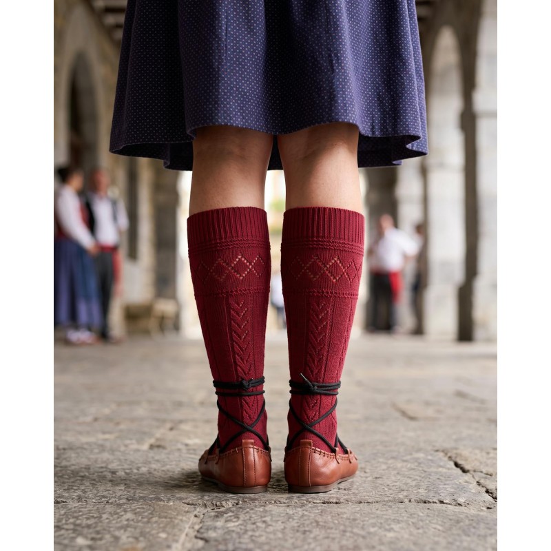 Medias de perlé granate tradicionales traje vasco mujer Euskal Jantziak
