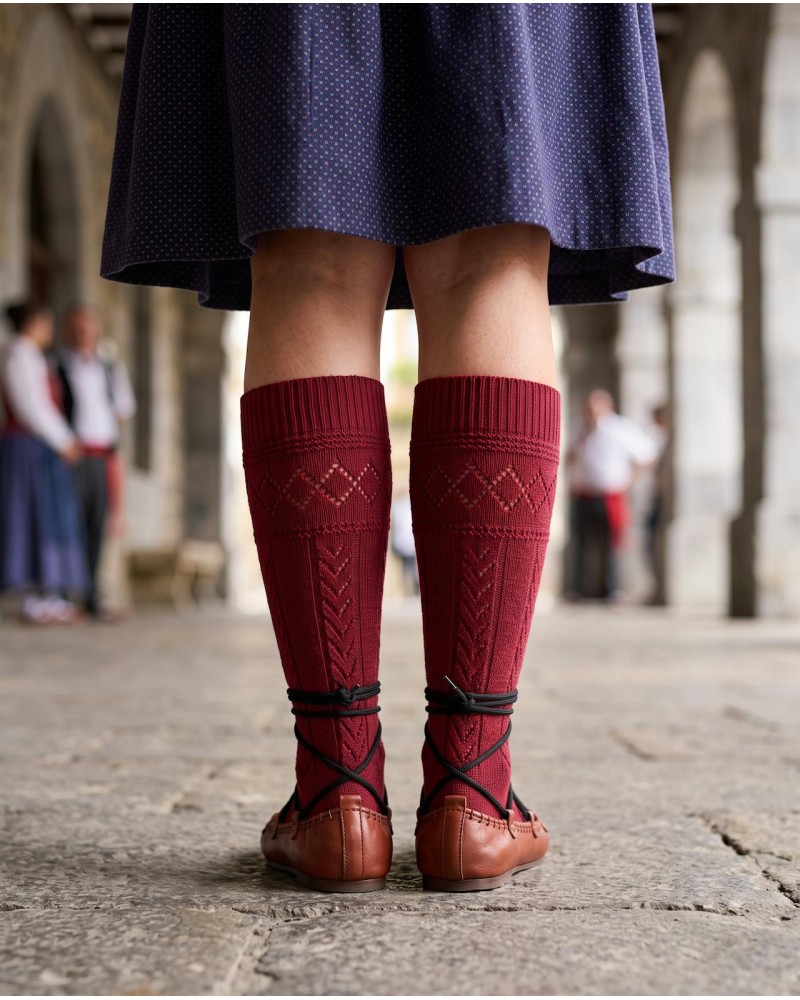 Medias de perlé granate tradicionales traje vasco mujer Euskal Jantziak