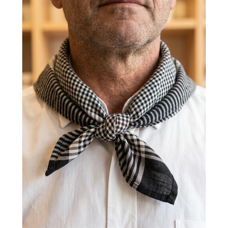 Pañuelo de cuadros negro H76