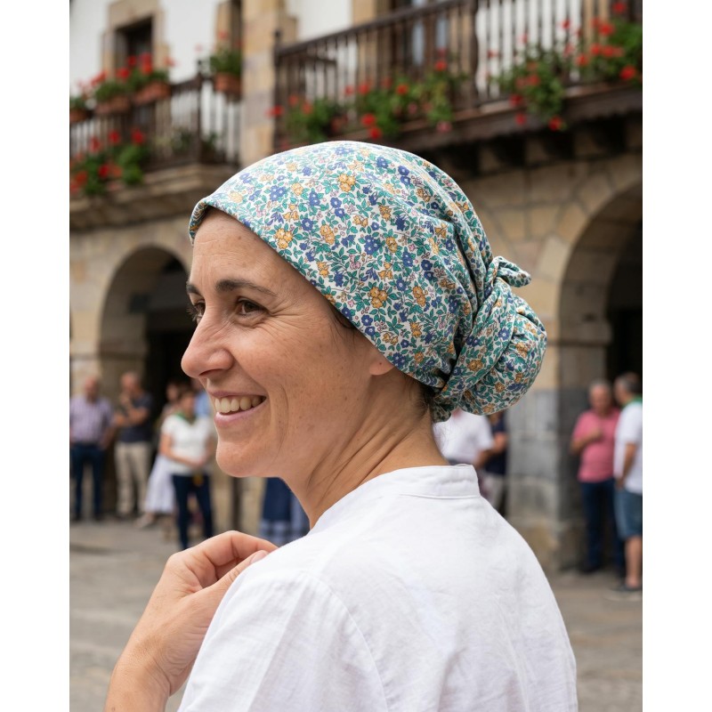 Pañuelo vasco floreado para la cabeza azul verde amarillo