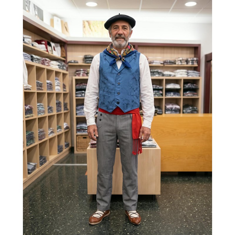 Traje vasco completo hombre con chaleco azul adamascado pantalón de rayas y pañuelo tradicional