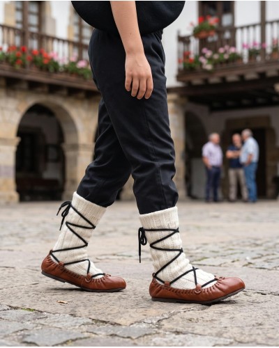 Abarkas de piel marrón calzado tradicional vasco O314