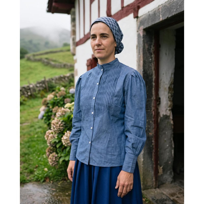 Blusa aldeana vasca azul con lorzas tradicionales M376