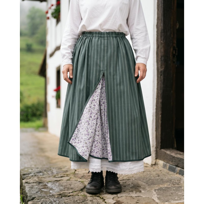 Falda vasca verde con pañuelo floral incluido