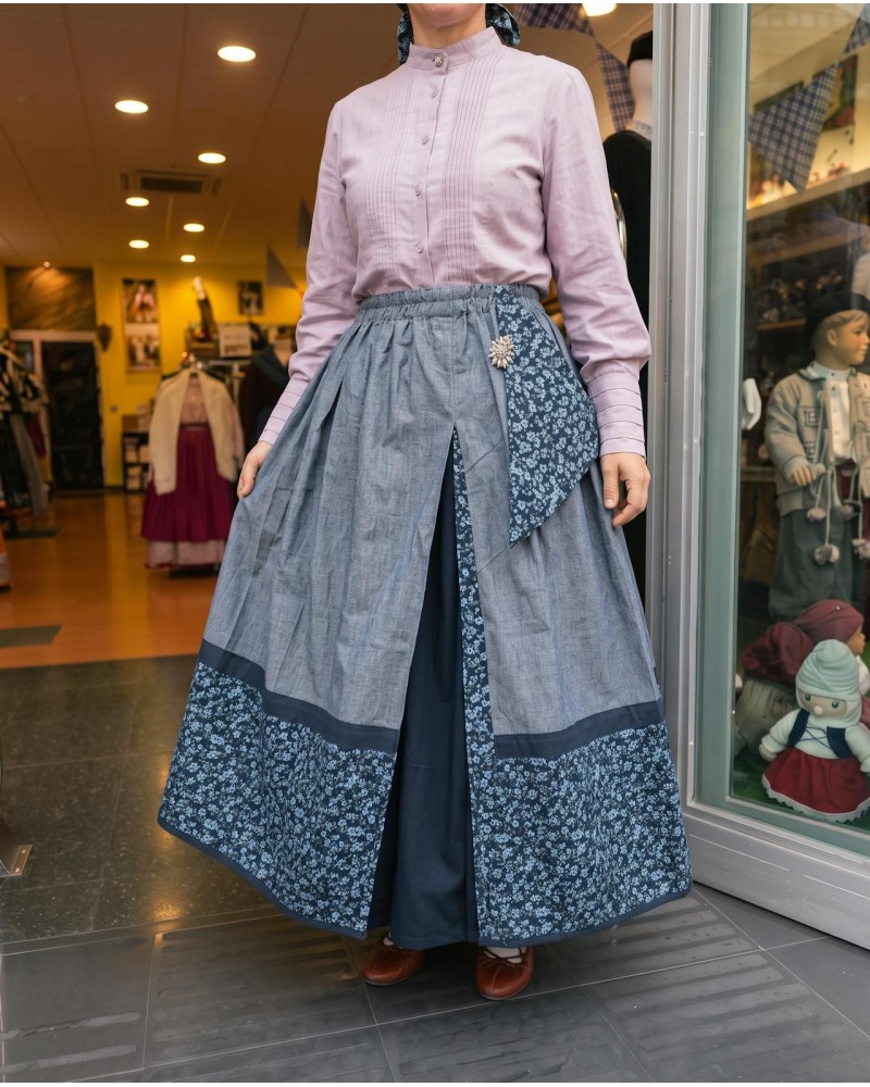 Falda vasca floreada en tonos azules y grises con pañuelo a juego