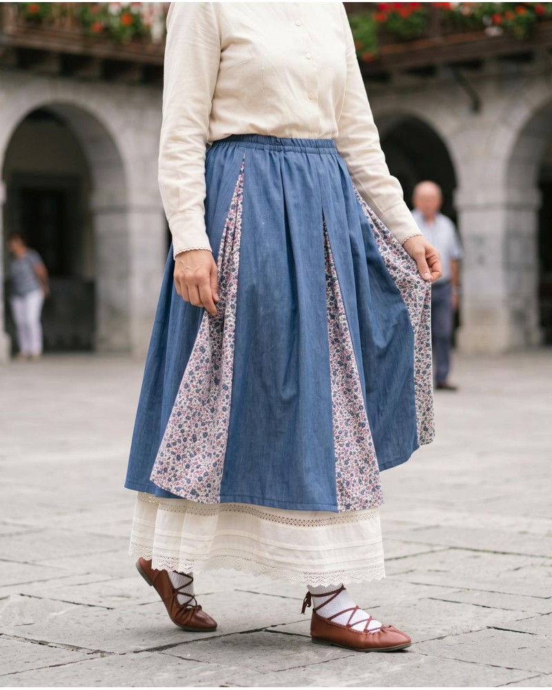 Falda azul tradicional de mujer con pañuelo a juego