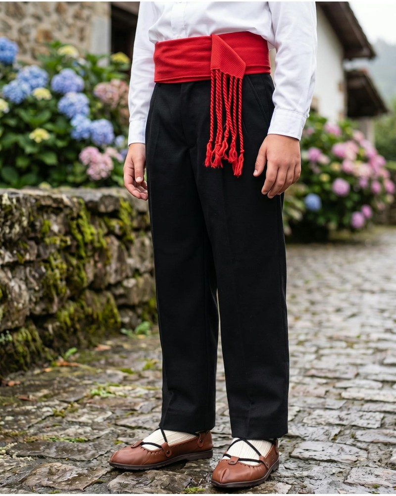 Pantalón negro para niño vasco O129