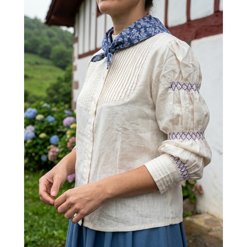 Blusa de lino con bordados morados en manga abullonada M364