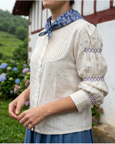 Blusa de lino con bordados morados en manga abullonada M364