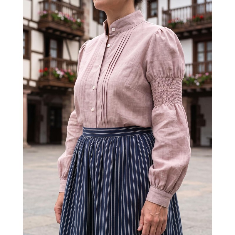 Blusa granate de lino con lorzas y frunce en manga M365
