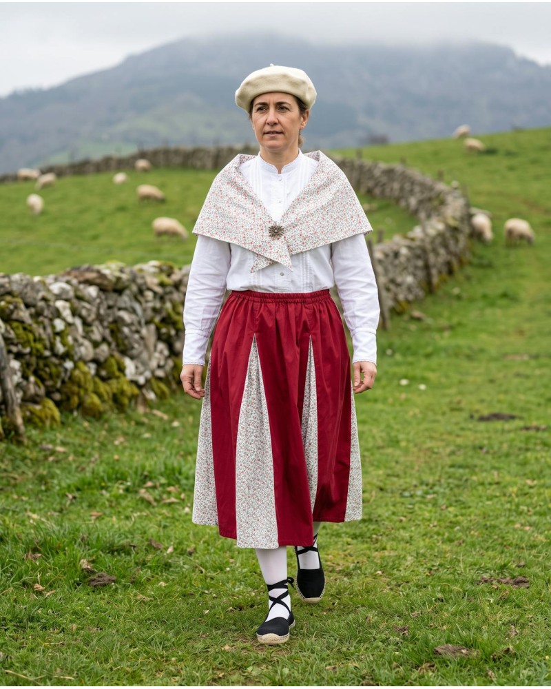 Traje vasco mujer rojo con falda tradicional y pañuelo floral - conjunto baserritarra regional típico de aldeana vasca
