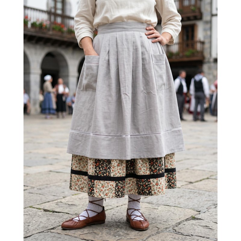 Delantal de lino gris tradicional para traje vasco de mujer M267