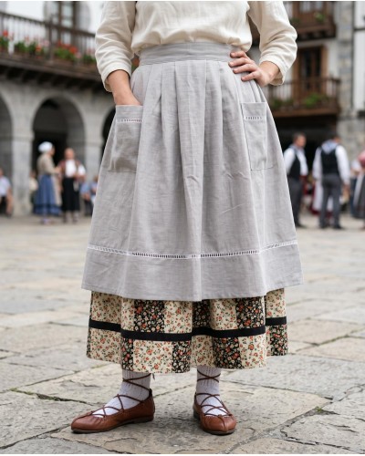 Delantal de lino gris tradicional para traje vasco de mujer M267