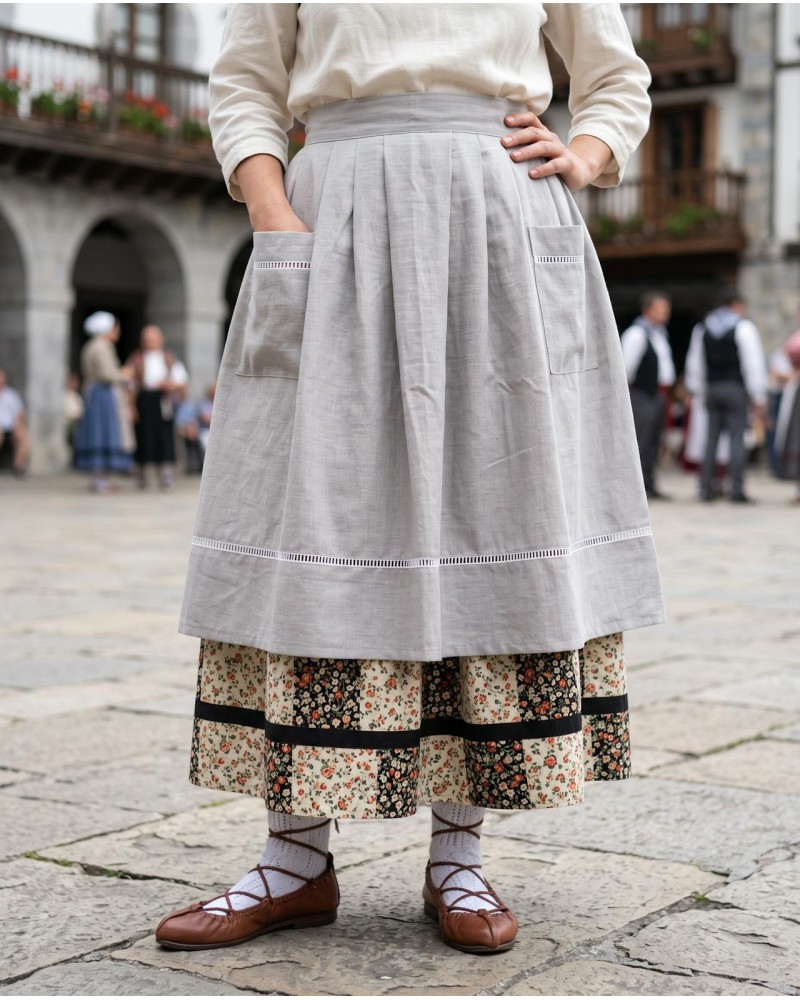 Delantal de lino gris tradicional para traje vasco de mujer M267