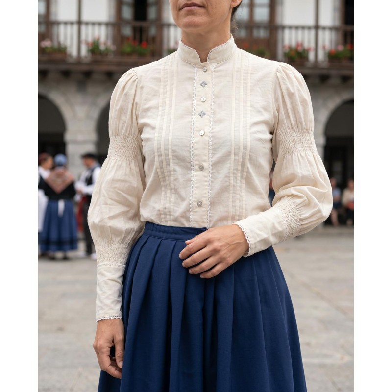 Blusa vasca con mangas abullonadas y lauburus grises