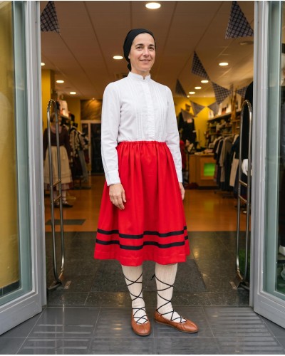 Traje vasco de mujer con falda tradicional poxpolina roja