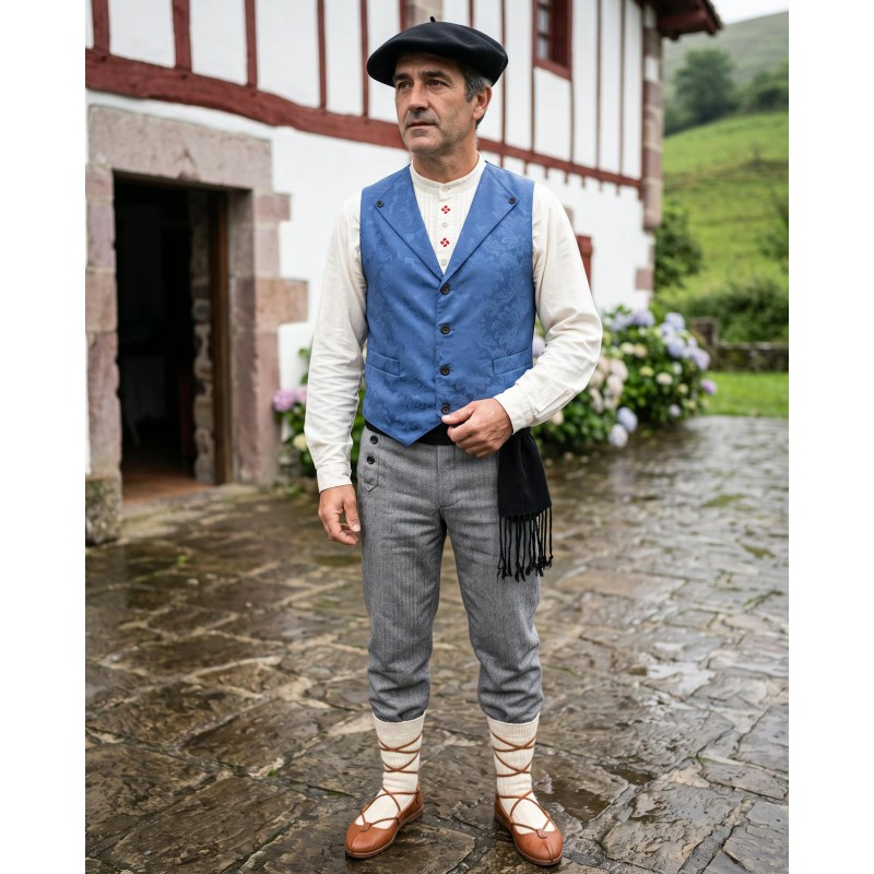 Traje vasco hombre con chaleco azul y gerriko negro