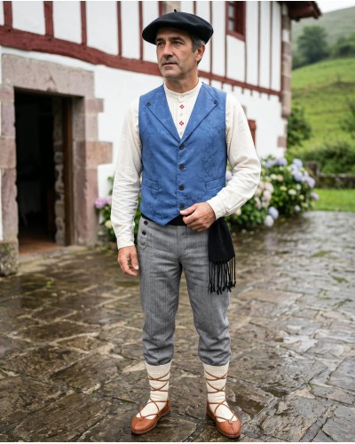 Traje vasco hombre con chaleco azul y gerriko negro