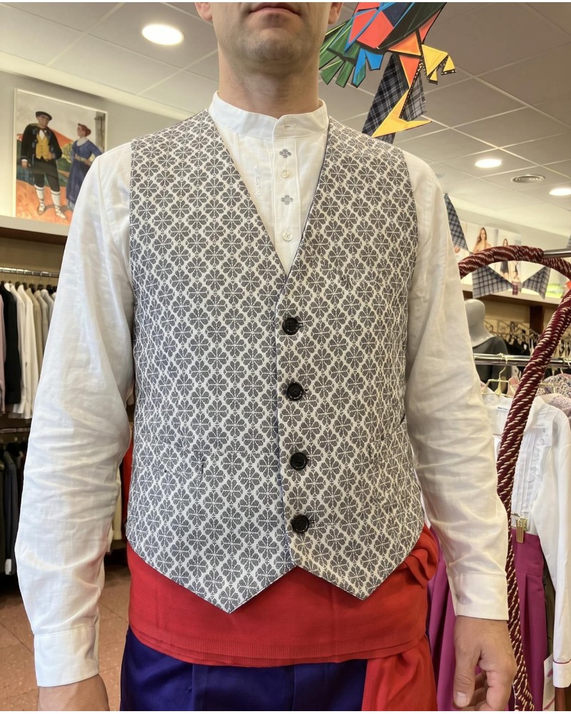 Chaleco vasco de hombre gris con estampado geométrico