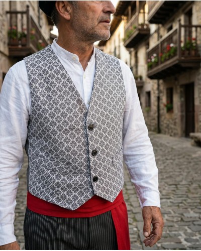 Chaleco vasco de hombre gris con estampado geométrico