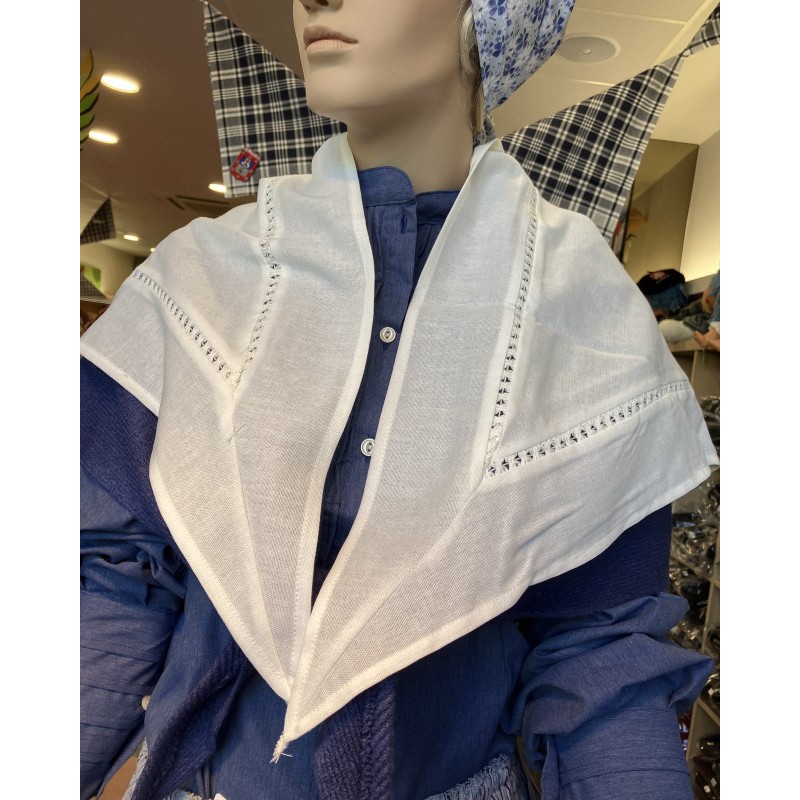 Pañuelo vasco blanco de mujer con calado para los hombros