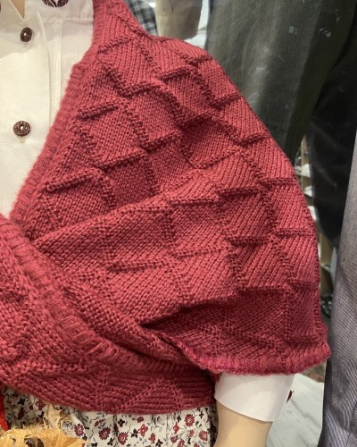 Toquilla granate de niña para traje vasco tradicional