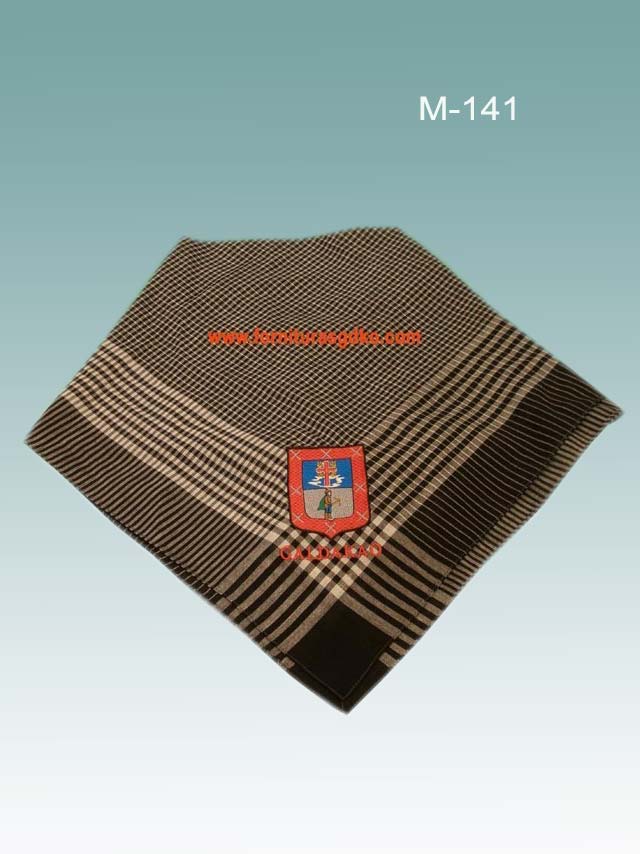 Pañuelo vasco de cuadros negros M141